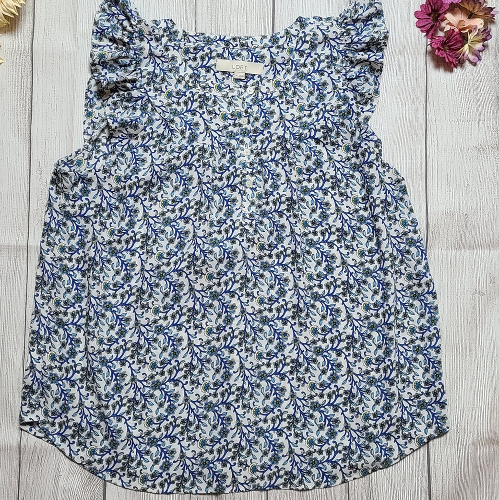 Beautiful *NWOT* Medium.Loft floral designed top.